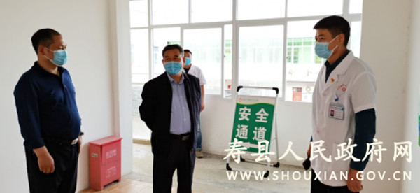 淮南壽縣縣委常委、副縣長(cháng)閆明圣督導三覺(jué)鎮疫情防控工作