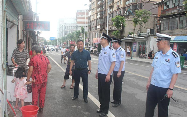 淮南潘集區人民政府夏多明副區長(cháng)實(shí)地督導檢查文明城市創(chuàng  )建工作