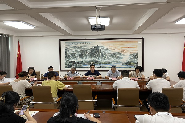 淮南：謝家集區召開(kāi)“高質(zhì)量發(fā)展，我們怎么干”大討論活動(dòng)青年干部座談會(huì )