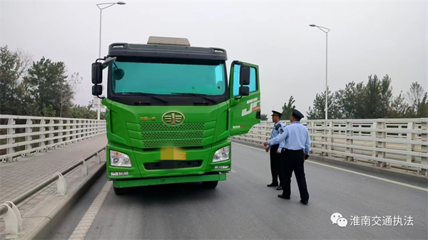 重拳出擊，淮南一輛超限100%以上貨車(chē)被查獲
