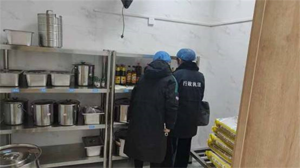 淮南市市場(chǎng)監管局高新區分局開(kāi)展校園食品安全“統一查、隨機檢”活動(dòng)